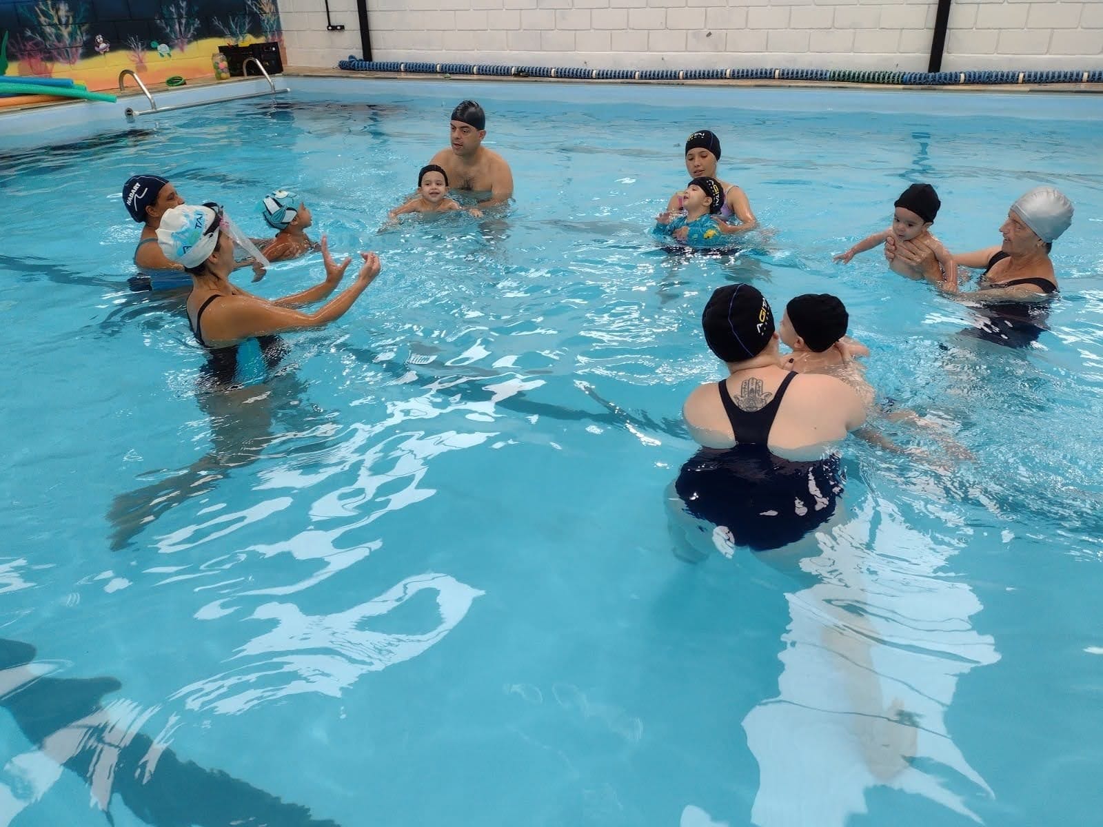 Turmas de natação perto de mim em Bauru 